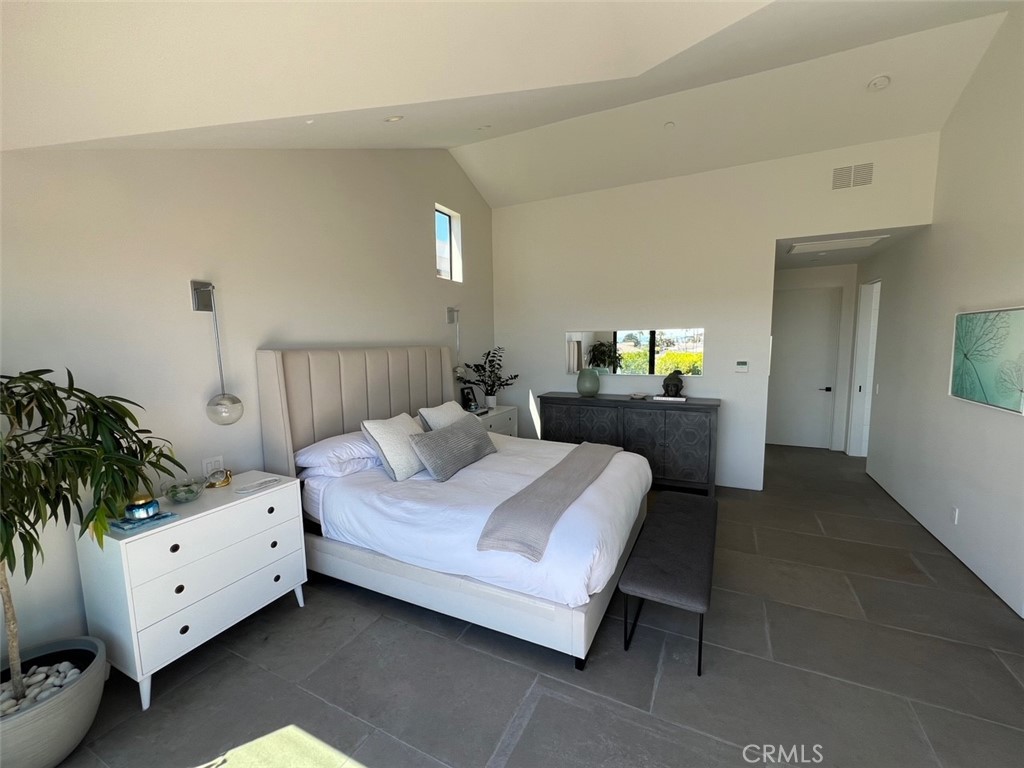 Residential Lease for rent at 809 Emerald Bay, Laguna Beach CA featuring 4 beds and 7 baths