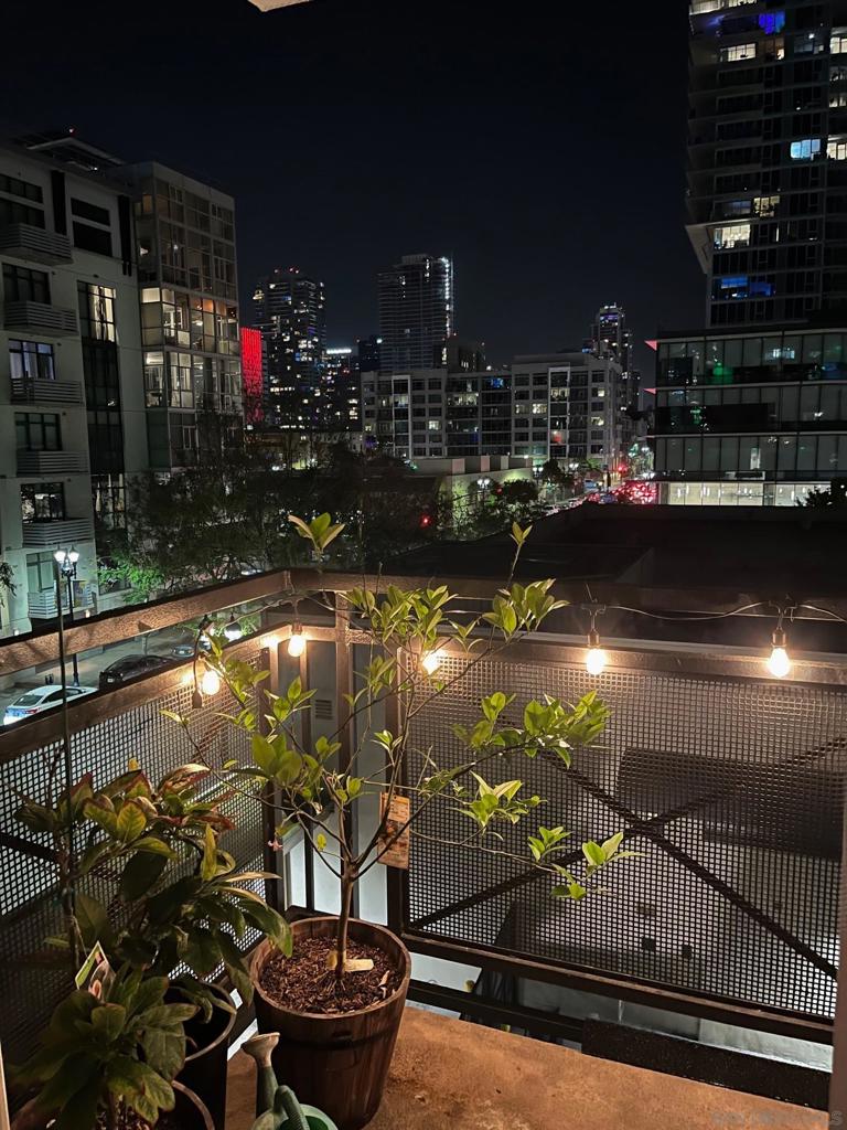 Residential Lease for rent at 525 11th Ave 1409, San Diego, San Diego County CA featuring 2 beds and 2 baths