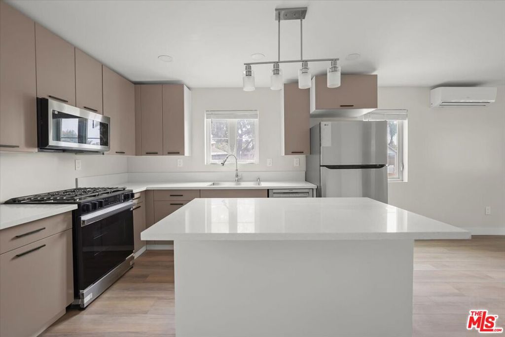 Residential Lease for rent at 1317 Punta Gorda 13, Santa Barbara CA featuring 2 beds and 3 baths