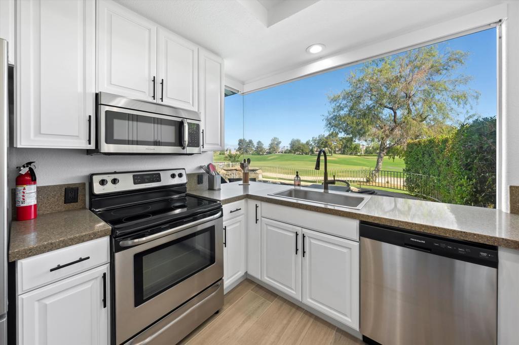 Residential Lease for rent at 38 Pine Valley Drive, Rancho Mirage CA featuring 2 beds and 2 baths