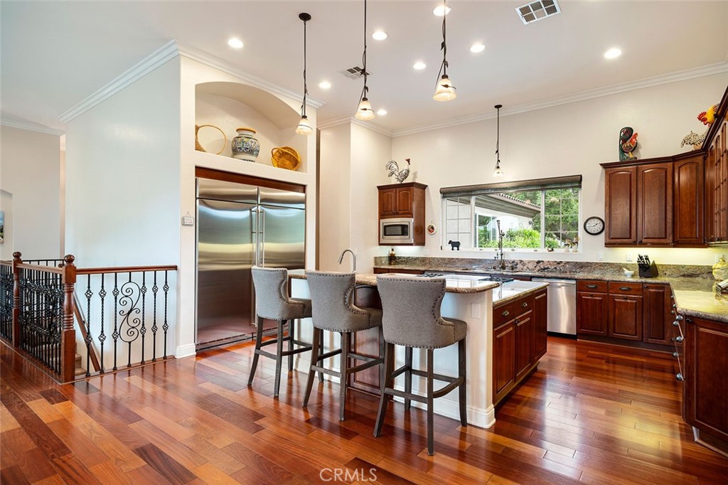 Residential for sale at 40860 Calle Bandido, Murrieta CA featuring 6 beds and 6 baths