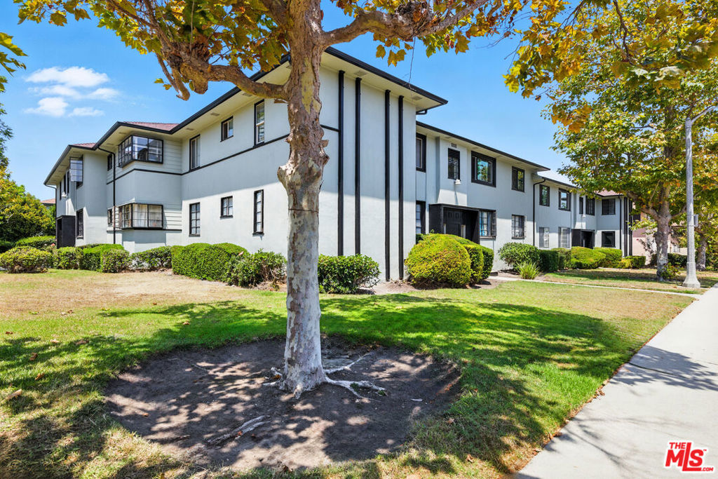 Residential for sale at 4045 Abourne Road D, Los Angeles CA featuring 1 bed and 1 bath