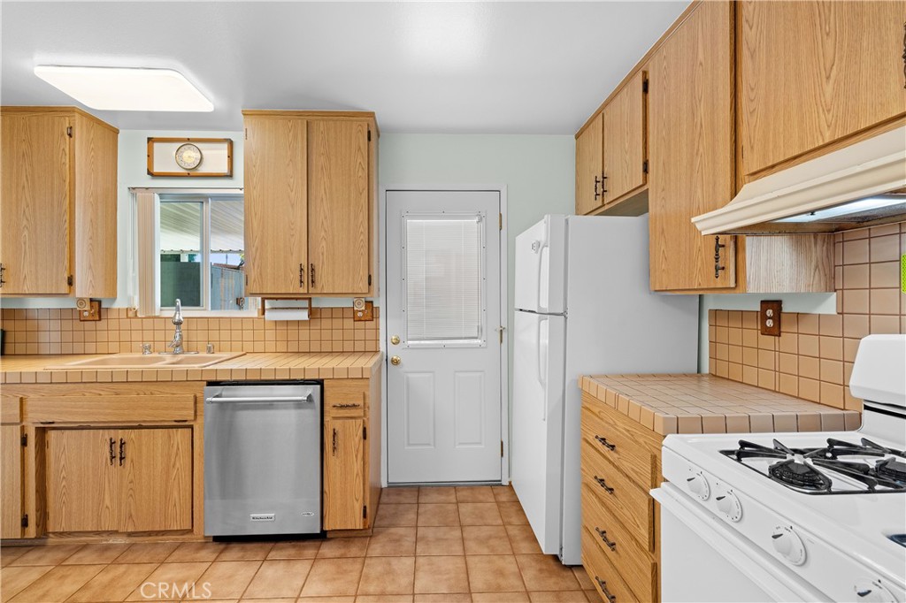 Residential for sale at 2783 Fallon Circle, Simi Valley CA featuring 5 beds and 2 baths