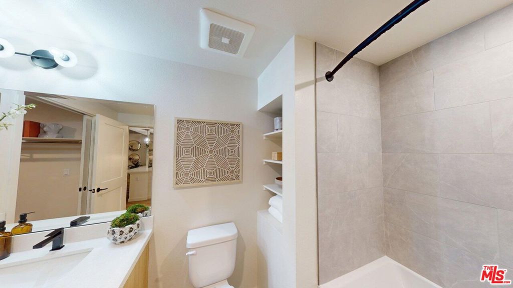 Residential Lease for rent at 800 N Front Street 1323, Burbank, Los Angeles County CA featuring 1 bed and 1 bath