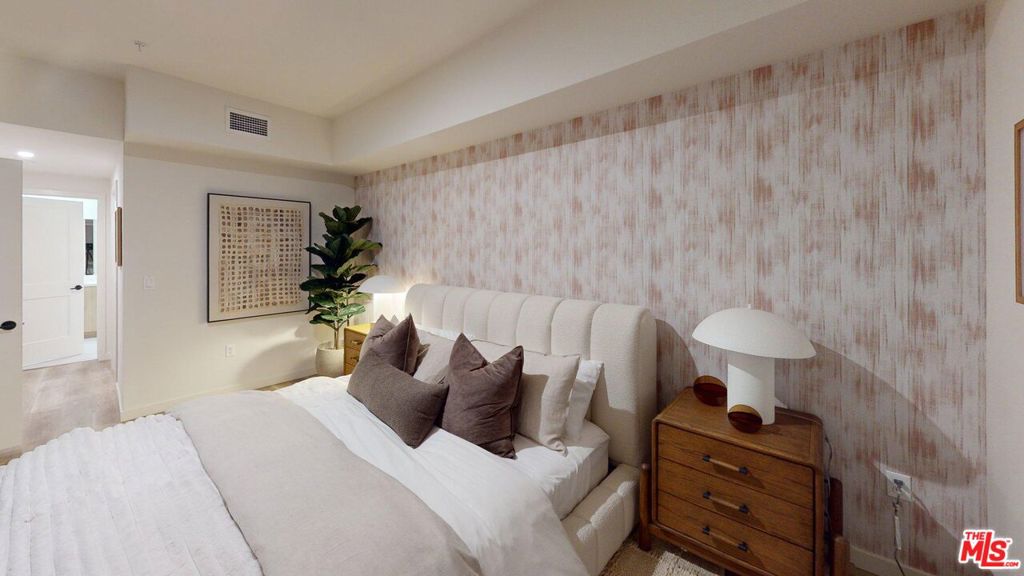 Residential Lease for rent at 800 N Front Street 1444, Burbank, Los Angeles County CA featuring 2 beds and 2 baths