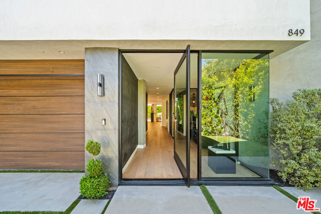 Residential Lease for rent at 849 N Spaulding Avenue, Los Angeles, Los Angeles County CA featuring 5 beds and 6 baths