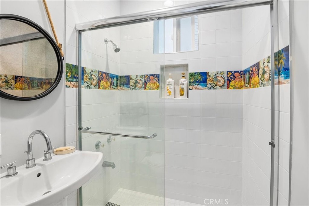 Residential Lease for rent at 32051 Pacific Coast Highway, Laguna Beach CA featuring 2 beds and 2 baths