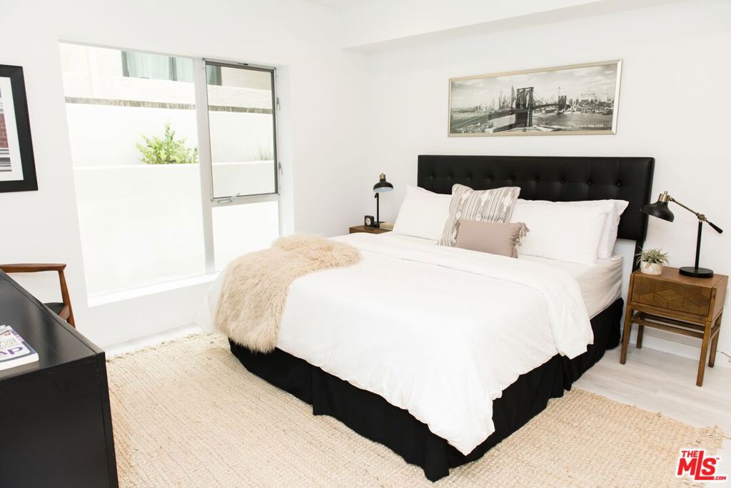 Residential Lease for rent at 625 S BARRINGTON Avenue 110, Los Angeles, Los Angeles County CA featuring 3 beds and 2 baths