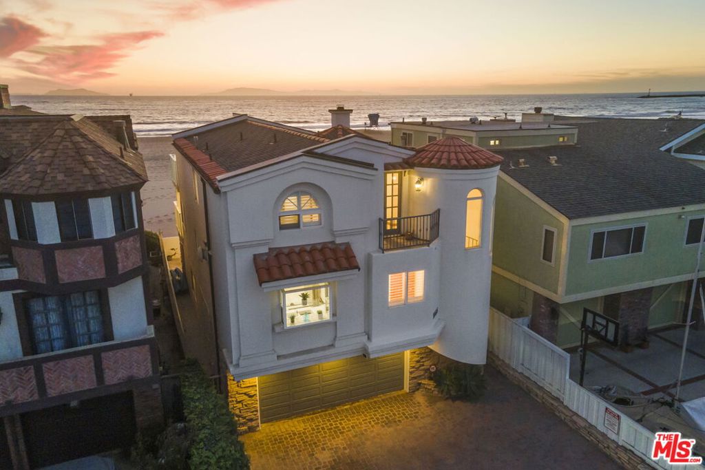 Residential Lease for rent at 1005 Ocean Drive, Oxnard CA featuring 5 beds and 5 baths