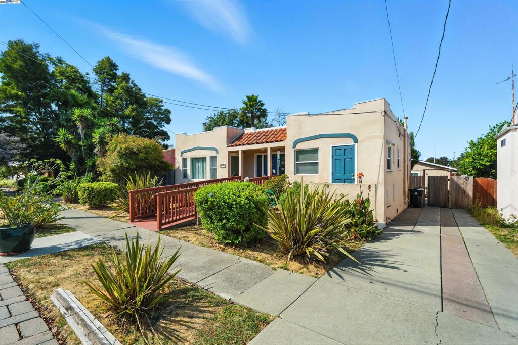 Residential for sale at 527 N Mclaughlin, Richmond CA featuring 2 beds and 1 bath