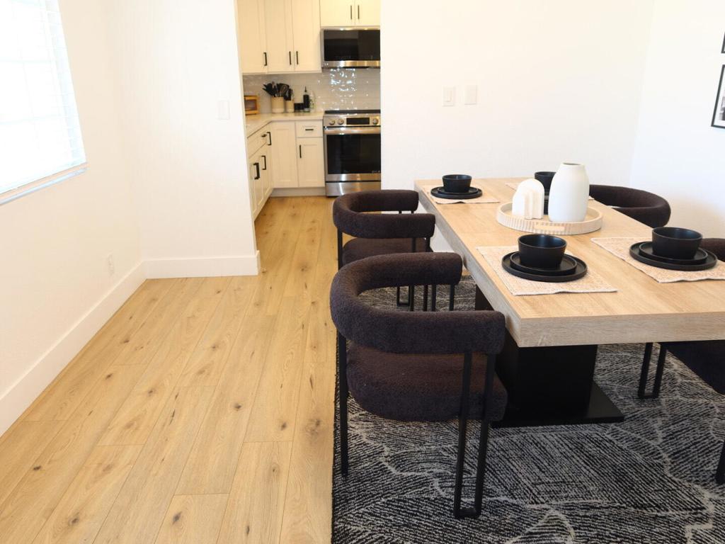 Residential for sale at 77305 Calle Colima, La Quinta CA featuring 3 beds and 2 baths