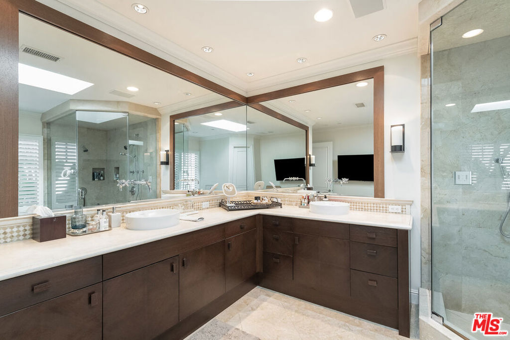 Residential Lease for rent at 9329 Nightingale Drive, Los Angeles CA featuring 4 beds and 5 baths