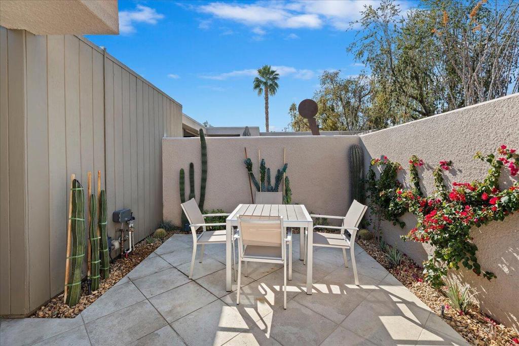Residential for sale at 1800 S La Paloma, Palm Springs CA featuring 2 beds and 2 baths