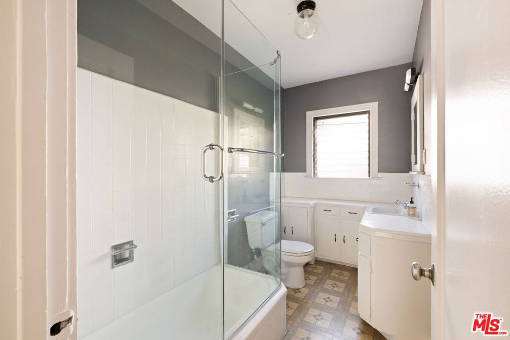 Residential Lease for rent at 813 N Orange Grove Avenue, Los Angeles, Los Angeles County CA featuring 2 beds and 2 baths