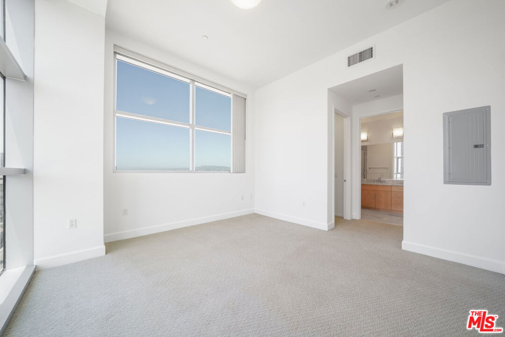 Residential Lease for rent at 3223 W 6th Street 605, Los Angeles, Los Angeles County CA featuring 2 beds and 3 baths