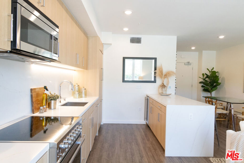 Residential Lease for rent at 7566 W Sunset Boulevard 405PH-W, Los Angeles, Los Angeles County CA featuring 3 beds and 3 baths