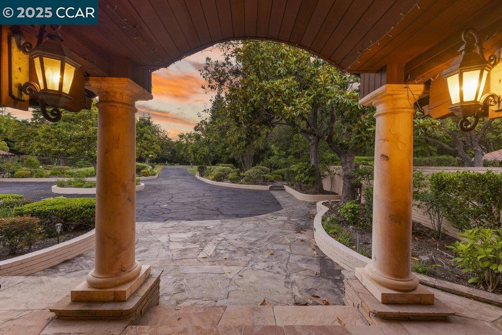 Residential for sale at 940 Reliez Station Ln, Lafayette CA featuring 8 beds and 13 baths