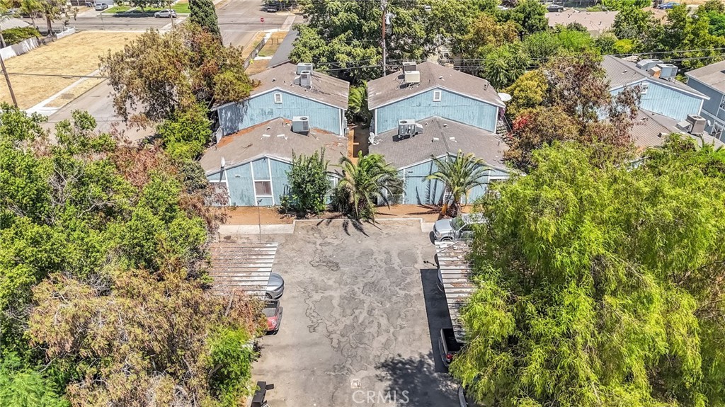 Residential for sale at 1622 B Street, Fresno CA featuring 9 beds and 3 baths