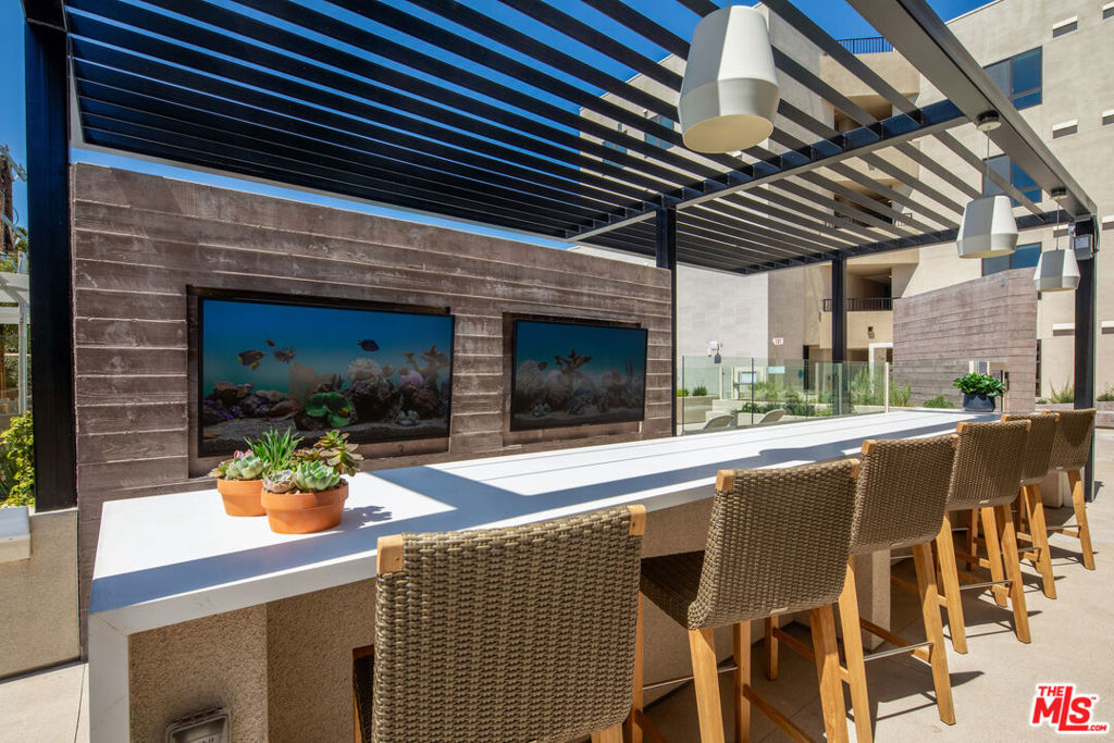 Residential Lease for rent at 7566 W Sunset Boulevard 204-W, Los Angeles, Los Angeles County CA featuring 2 beds and 2 baths