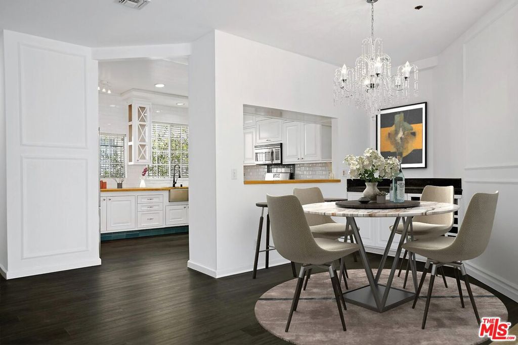 Residential Lease for rent at 850 N Poinsettia Place 3, Los Angeles, Los Angeles County CA featuring 3 beds and 3 baths