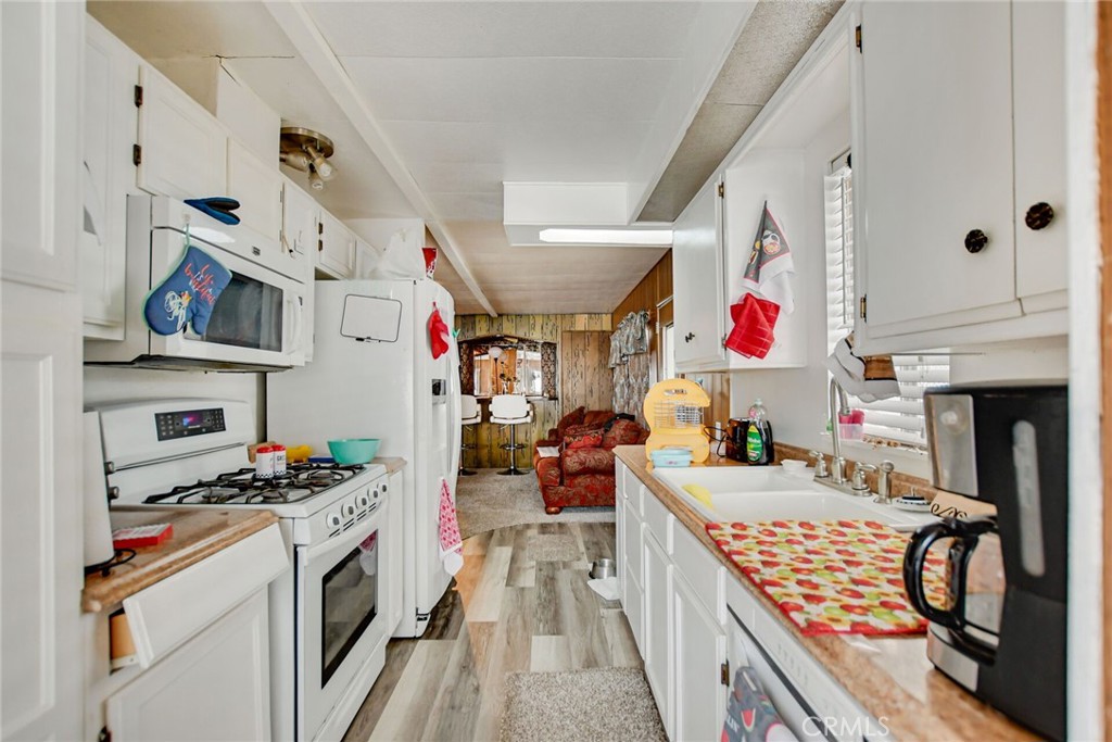 Manufactured In Park for sale at 1735 San Leandro Drive, Hemet CA featuring 2 beds and 2 baths