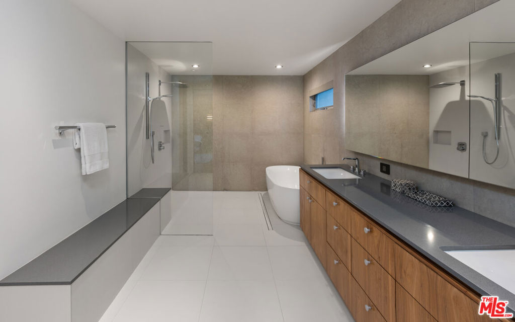 Residential Lease for rent at 7551 HERMES Drive, Los Angeles, Los Angeles County CA featuring 4 beds and 4 baths