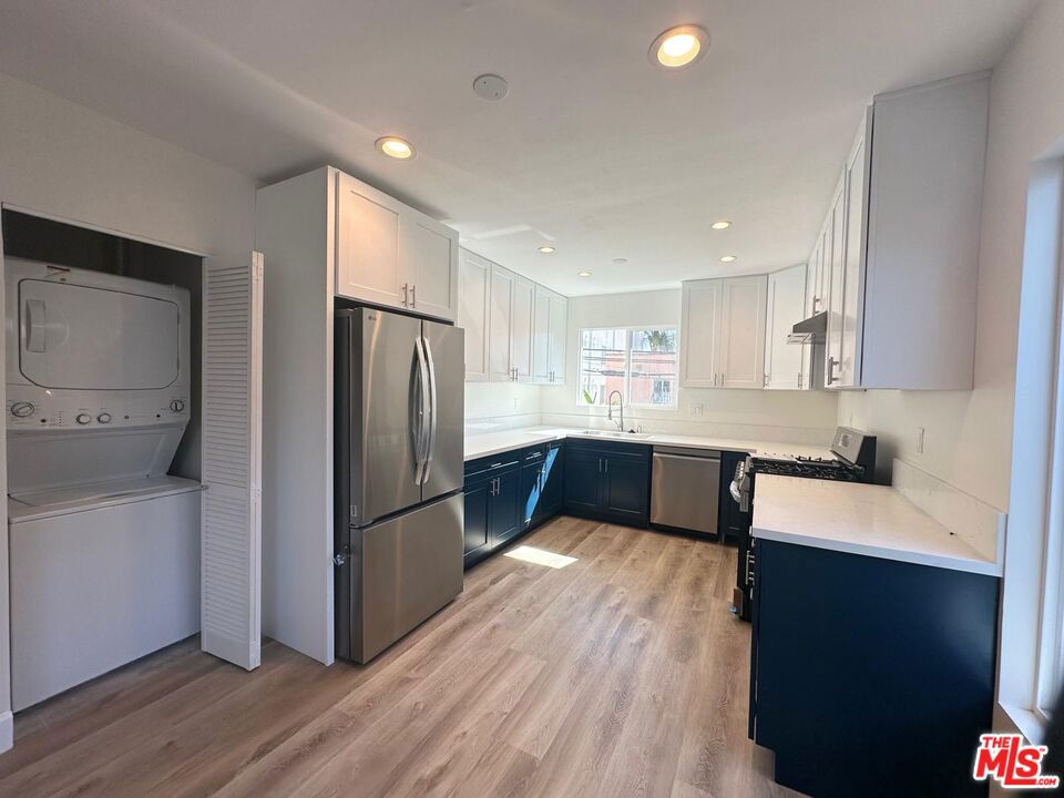 Residential Lease for rent at 1462 S Wooster Street 6, Los Angeles, Los Angeles County CA featuring 3 beds and 2 baths