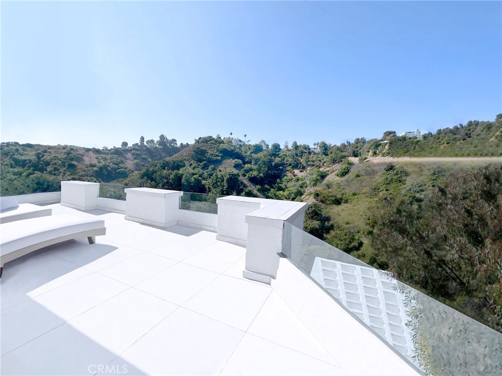 Residential Lease for rent at 13200 Mulholland Drive, Beverly Hills CA featuring 10 beds and 9 baths