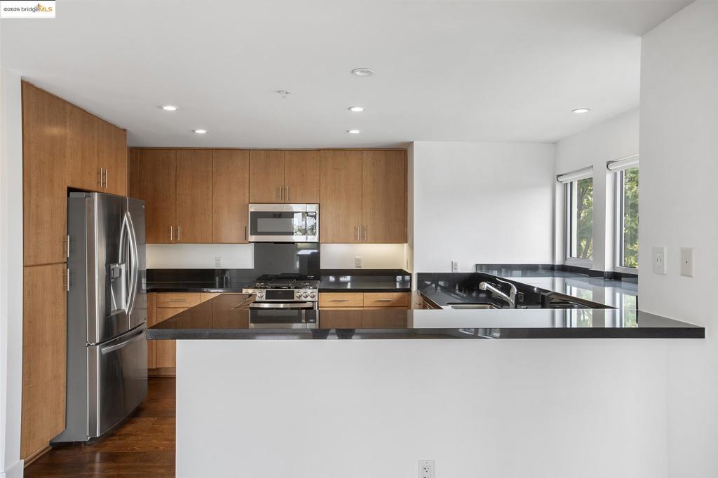 Residential for sale at 438 W Grand Ave 401, Oakland CA featuring 2 beds and 3 baths