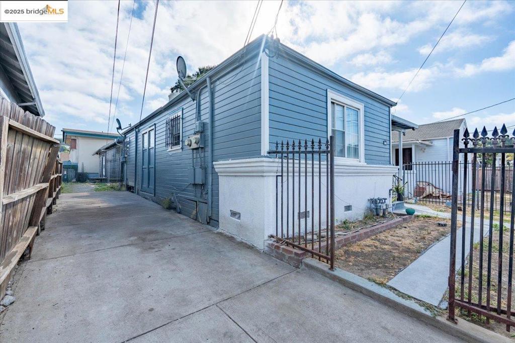Residential Income for sale at 8806 Dowling St, Oakland CA