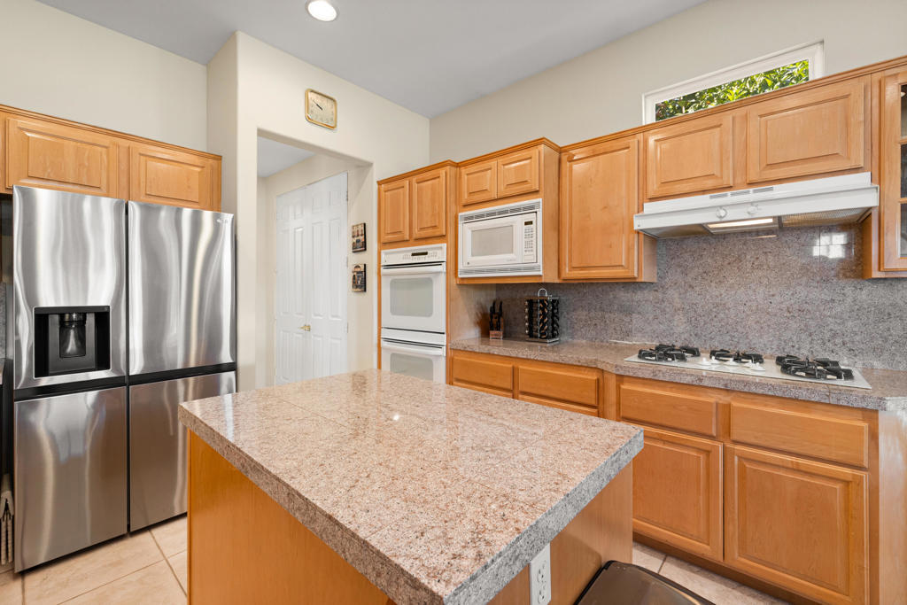 Residential for sale at 55156 Tanglewood, La Quinta CA featuring 2 beds and 2 baths