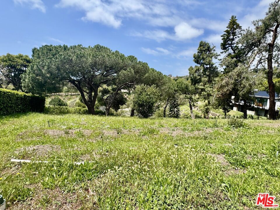 Residential for sale at 27555 Pacific Coast Highway, Malibu CA featuring 2 beds and 1 bath