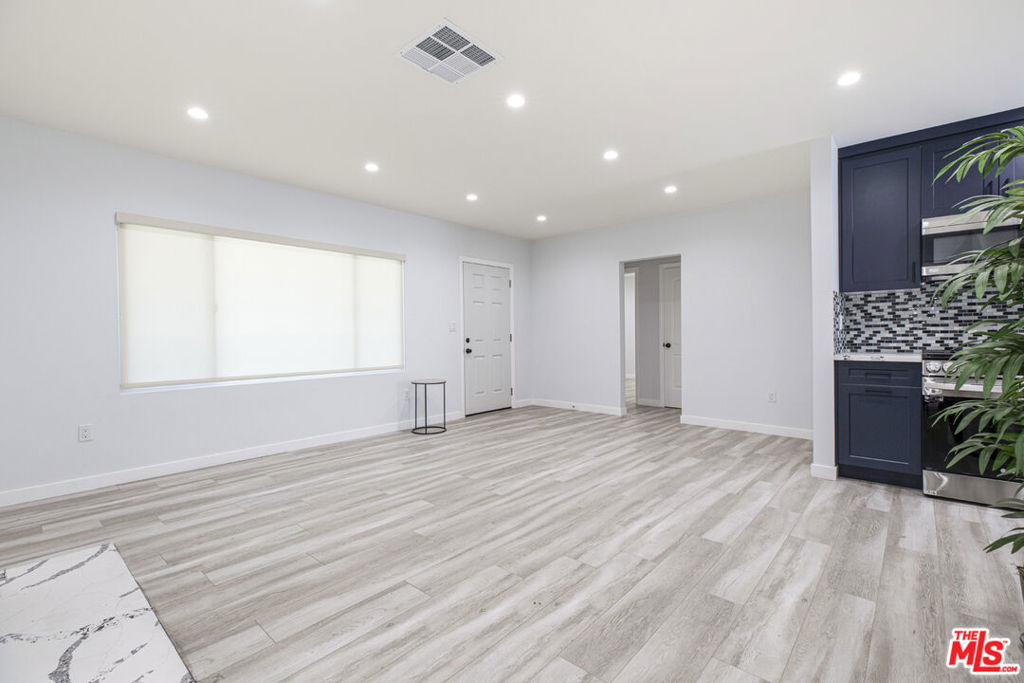 Residential Lease for rent at 715 S Lake Street, Burbank, Los Angeles County CA featuring 3 beds and 2 baths