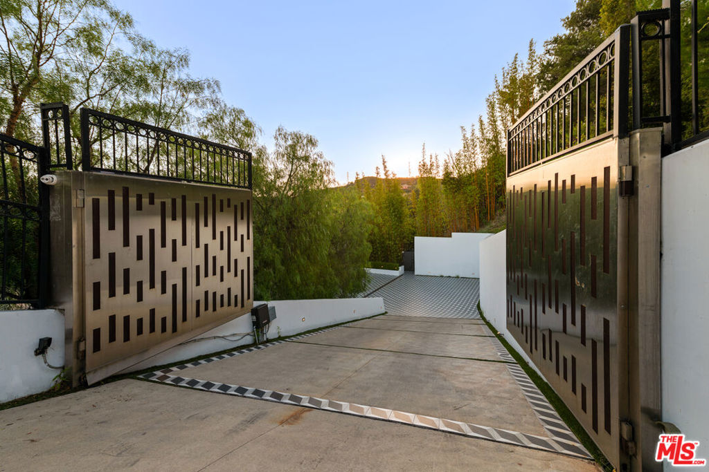 Residential for sale at 7080 Mulholland Drive, Los Angeles CA featuring 4 beds and 5 baths
