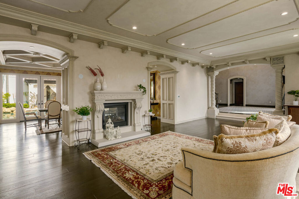 Residential Lease for rent at 4705 Los Feliz Boulevard, Los Angeles, Los Angeles County CA featuring 7 beds and 8 baths