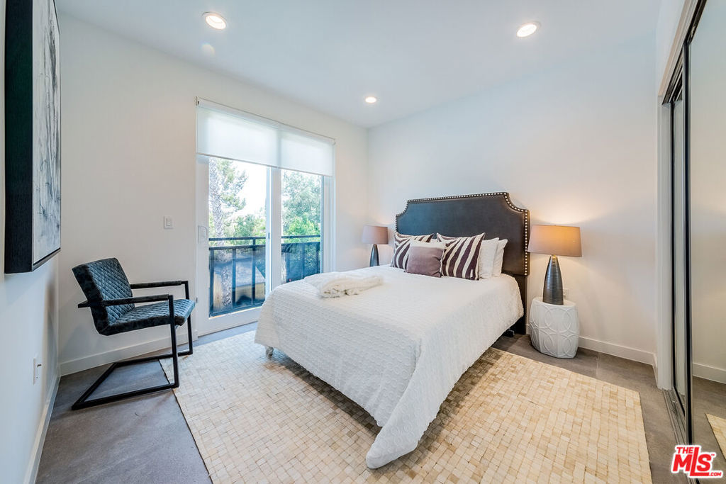 Residential Lease for rent at 214 S Westmoreland Avenue 4, Los Angeles, Los Angeles County CA featuring 2 beds and 2 baths