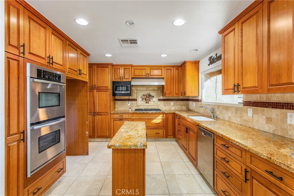 Residential for sale at 412 Phlox Court, Redlands CA featuring 3 beds and 3 baths