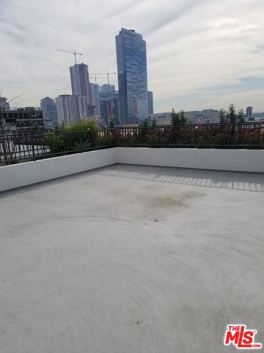 Residential Lease for rent at 744 Hartford Avenue 302, Los Angeles, Los Angeles County CA featuring 1 bed and 1 bath