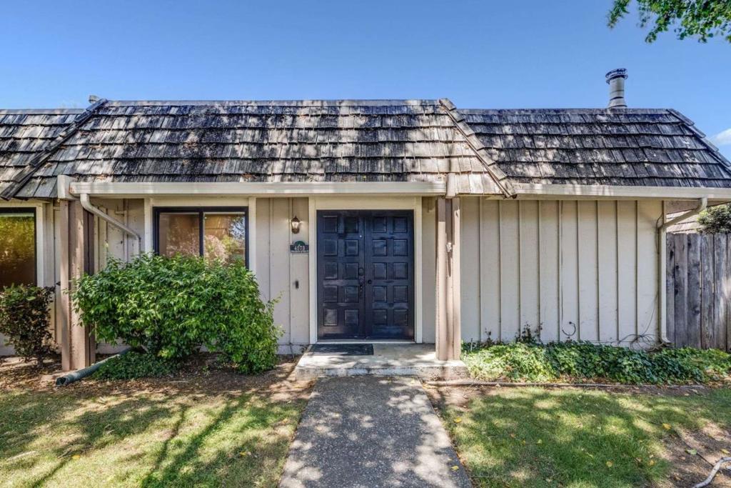 Residential Lease for rent at 4573 Cimarron River Court, San Jose, Santa Clara County CA featuring 3 beds and 2 baths