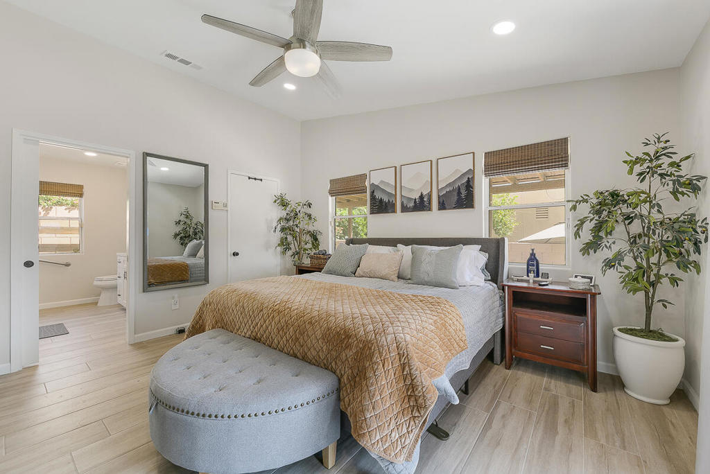 Residential for sale at 52200 Avenida Velasco, La Quinta CA featuring 3 beds and 2 baths