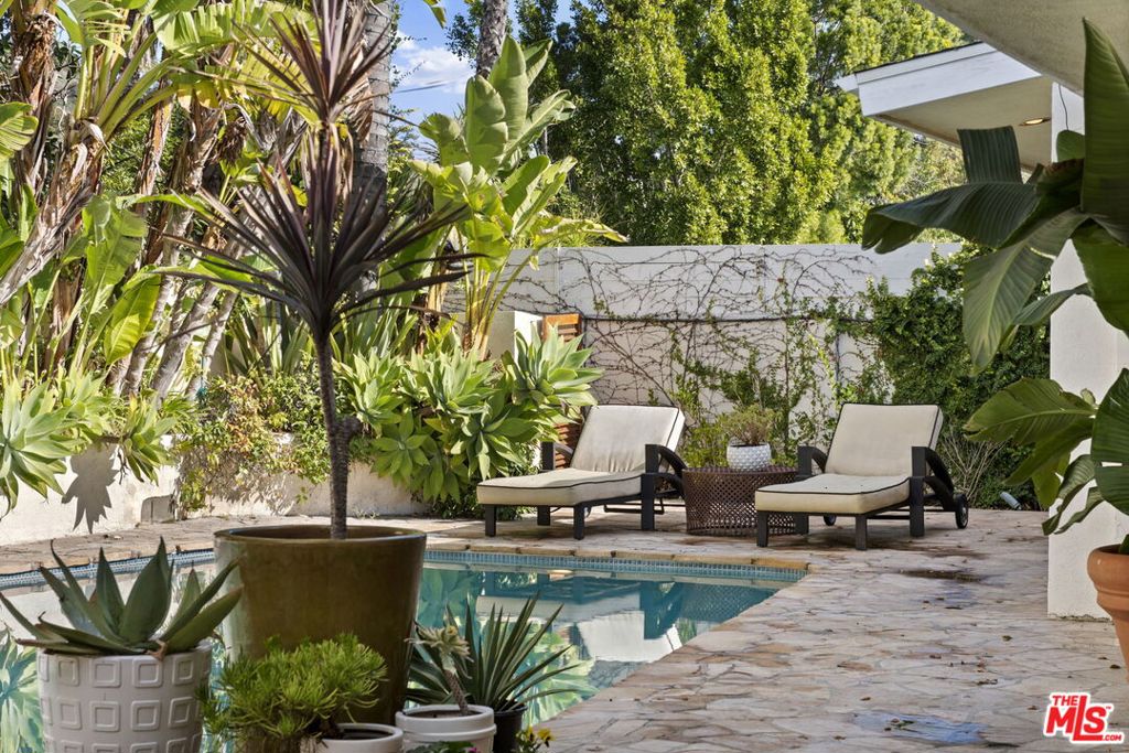 Residential Lease for rent at 8405 Edwin Drive, Los Angeles, Los Angeles County CA featuring 5 beds and 4 baths