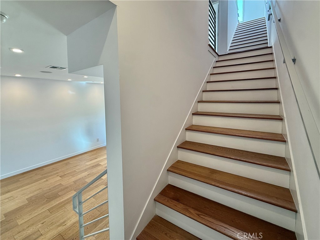 Residential Lease for rent at 1035 Figueroa Ter 4, Los Angeles, Los Angeles County CA featuring 3 beds and 3 baths