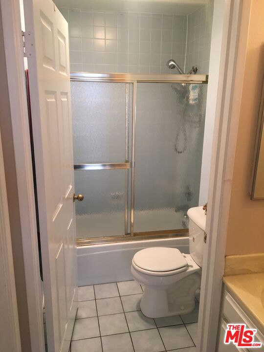 Residential for sale at 869 S Wooster Street 103, Los Angeles CA featuring 3 beds and 2 baths