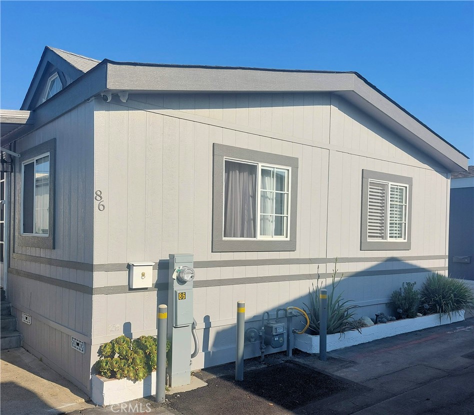 Manufactured In Park for sale at 327 W Wilson Street 86, Costa Mesa CA featuring 2 beds and 2 baths