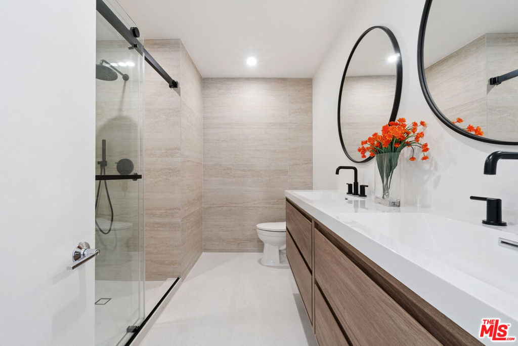 Residential Lease for rent at 880 Hilldale Avenue 4, West Hollywood CA featuring 2 beds and 3 baths