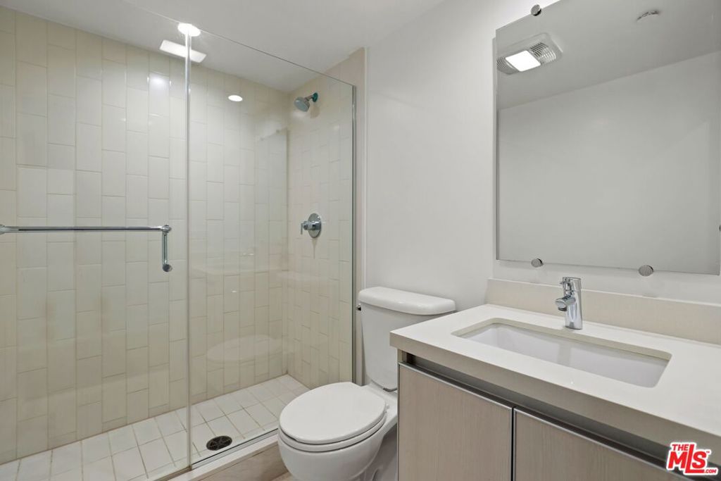 Residential Lease for rent at 409 Hayworth 201, Los Angeles, Los Angeles County CA featuring 3 beds and 3 baths