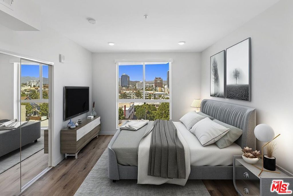 Residential Lease for rent at 2783 Francis Avenue 403, Los Angeles, Los Angeles County CA featuring 1 bed and 1 bath