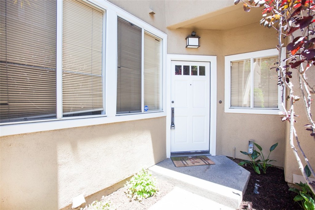 Residential Lease for rent at 72 Vassar Aisle, Irvine CA featuring 3 beds and 3 baths