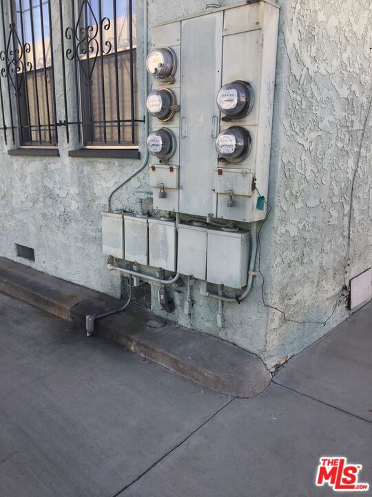 Residential Income for sale at 3809 W 30th Street, Los Angeles CA featuring 6 beds and 4 baths