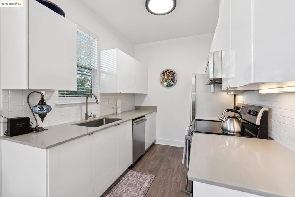 Residential for sale at 15 Shoreline Ct, Richmond CA featuring 1 bed and 1 bath